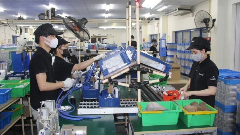 Hoạt động sản xuất tại Công ty trách nhiệm hữu hạn Takagi Việt Nam, khu công nghiệp Thăng Long II, Hưng Yên. Ảnh: Văn Hà