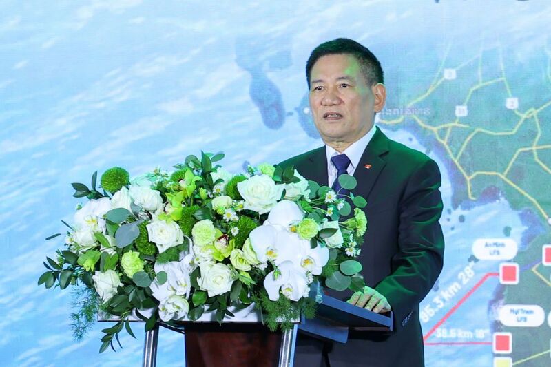 Phó Thủ tướng Chính phủ Hồ Đức Phớc phát biểu tại lễ ký kết