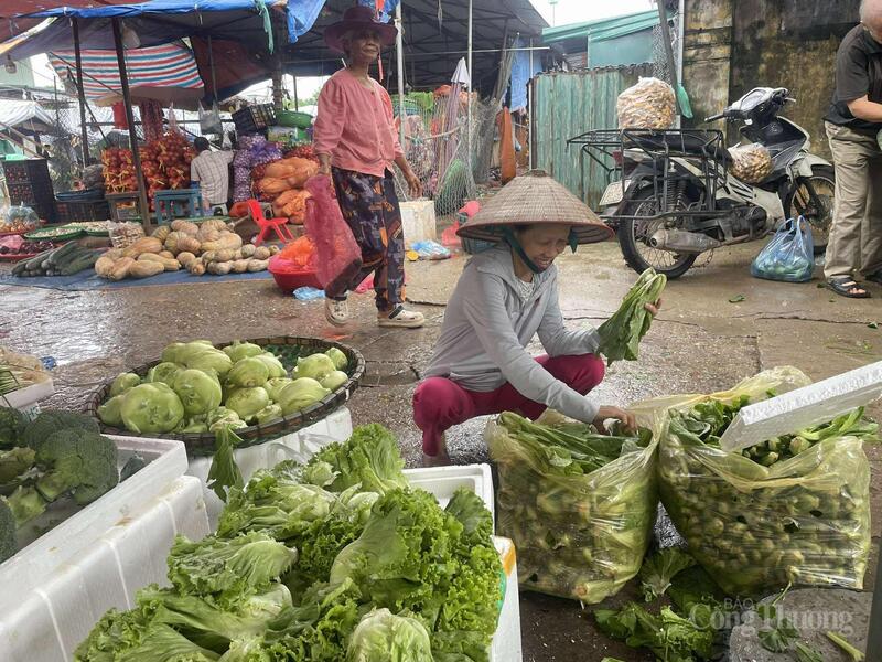 Rau cải muối dưa được bán theo túi 10kg.