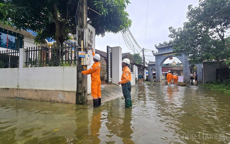 EVNHANOI cam kết sẽ nỗ lực tối đa và áp dụng phương châm "Nước rút đến đâu, cấp điện đến đó" để sớm khôi phục nguồn điện ổn định cho người dân Thủ đô.