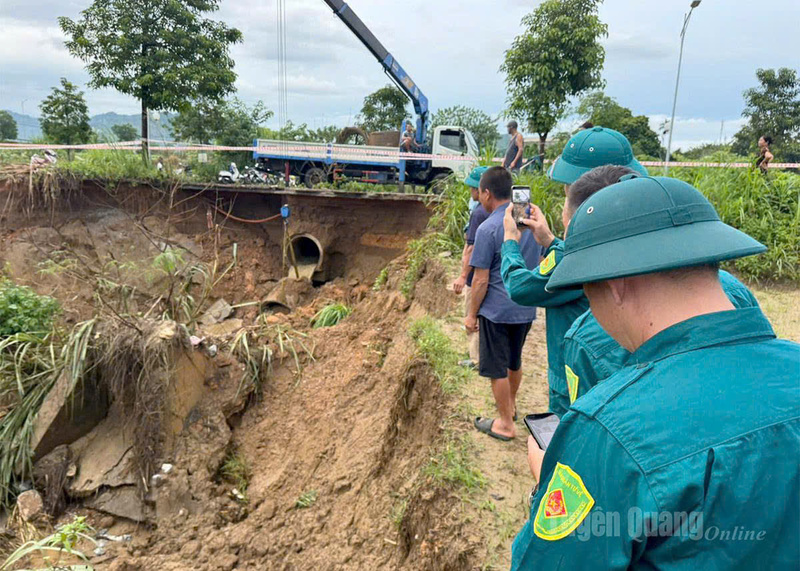 Mưa lớn gây sạt lở, nguy cơ ảnh hưởng rất lớn đến trục đường Việt Bắc. Ảnh: Báo Tuyên Quang