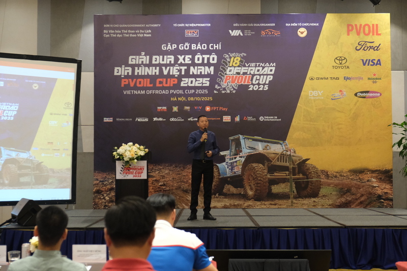 Ông Nguyễn Đại Hoàng, Trưởng Ban tổ chức Giải Đua xe ô tô địa hình Việt Nam phát biểu. Ảnh: Lê An