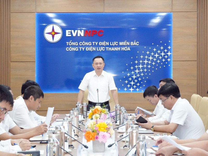 Ông Hoàng Hải – Giám đốc PC Thanh Hóa phát biểu chỉ đạo tại Hội nghị sơ kết 9 tháng năm 2025 của đơn vị. Ảnh: Hùng Mạnh