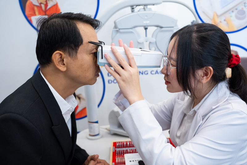 Đầu tư vào hệ thống máy móc giúp Kính Hải Triều đảm bảo độ chính xác trong quá trình đo
