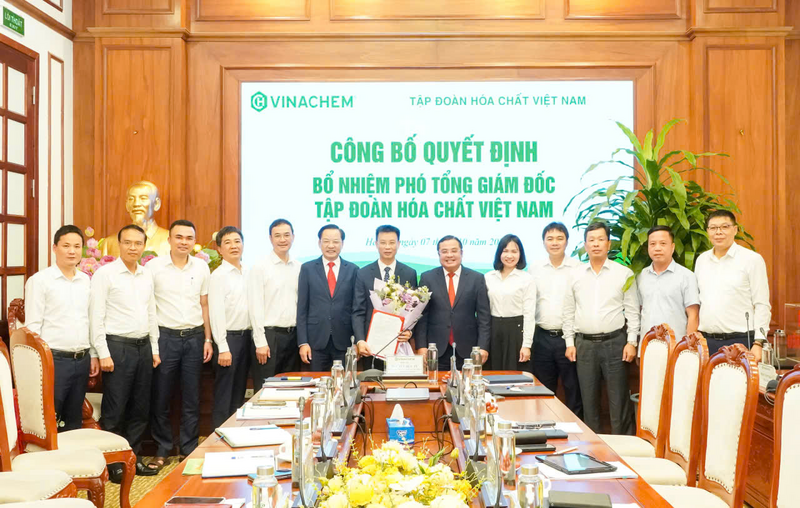 Lễ công bố, trao Quyết định bổ nhiệm ông Nguyễn Văn Luyện giữ chức Phó Tổng Giám đốc Tập đoàn Hóa chất Việt Nam