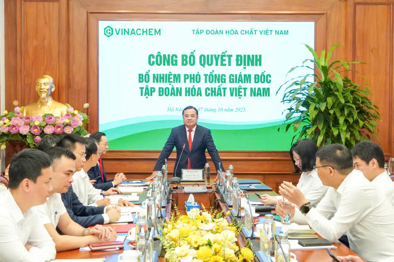 Chủ tịch Hội đồng Thành viên Tập đoàn Phùng Quang Hiệp phát biểu tại buổi lễ
