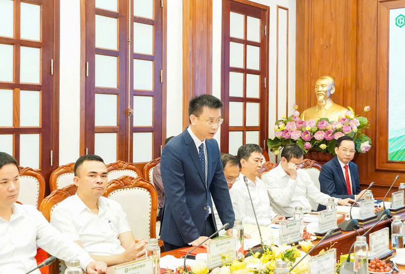Ông Nguyễn Văn Luyện phát biểu, cảm ơn sự tin tưởng của Lãnh đạo Tập đoàn và khẳng định sẽ nỗ lực hoàn thành nhiệm vụ trên cương vị mới
