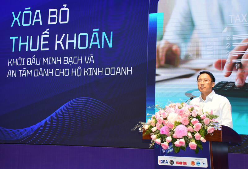Ông Mai Sơn, Phó Cục trưởng Cục Thuế - Bộ Tài chính: Bỏ thuế khoán là bước tiến cần thiết để mọi người kinh doanh đều được công bằng, minh bạch và phát triển bền vững hơn. Đây không phải là gánh nặng, mà là cơ hội để hộ kinh doanh trưởng thành, mở rộng hoạt động và tham gia sâu hơn vào nền kinh tế số. Đồng thời khẳng định, ngành thuế cam kết đồng hành cùng hộ kinh doanh. Ảnh: Minh Khuê.