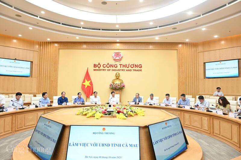 Quang cảnh buổi làm việc. Ảnh: Cấn Dũng
