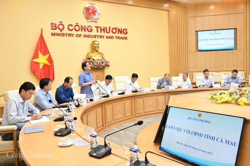 Quang cảnh buổi làm việc với tỉnh Cà Mau. Ảnh: Cấn Dũng