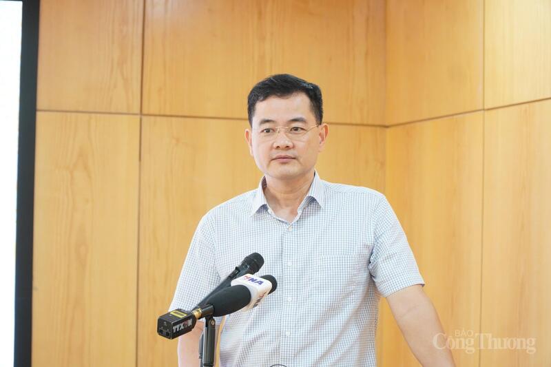 Ông Bùi Huy Sơn - Vụ trưởng Vụ Kế hoạch Tài chính và Quản lý doanh nghiệp thông tin về tình hình thương mại trong 9 tháng năm 2025.