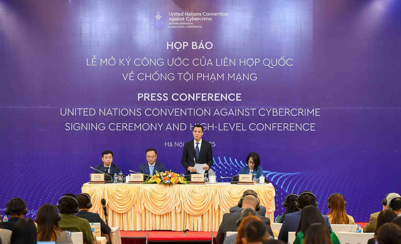 Toàn cảnh buổi họp báo. Ảnh: Nguyễn Hồng