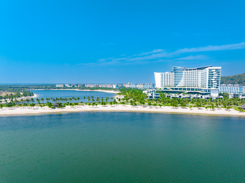 Khu du lịch Quốc tế Đồi Rồng với hạ tầng đồng bộ từ Khách sạn, bãi biển và dịch vụ giải trí tiêu chuẩn quốc tế (Ảnh Geleximco)