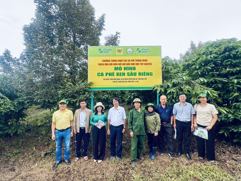Mục tiêu của Chương trình Canh tác cà phê thông minh là tối ưu hóa năng suất, giảm thiểu chi phí, và đảm bảo chất lượng cà phê, đồng thời bảo vệ môi trường (giảm thiểu phát thải, bảo vệ đất và nước) và nâng cao hiệu quả kinh tế cho người nông dân.