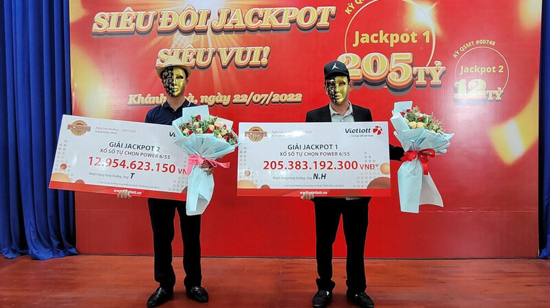 Những trường hợp người trúng Vietlott gần đây cho thấy cơ hội đổi đời là có thật.