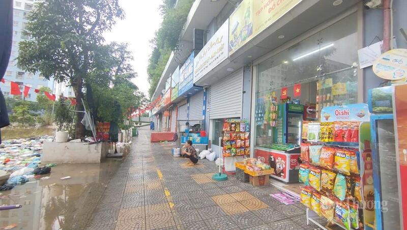 Nhiều ki-ốt kinh doanh, buôn bán vẫn đóng cửa.