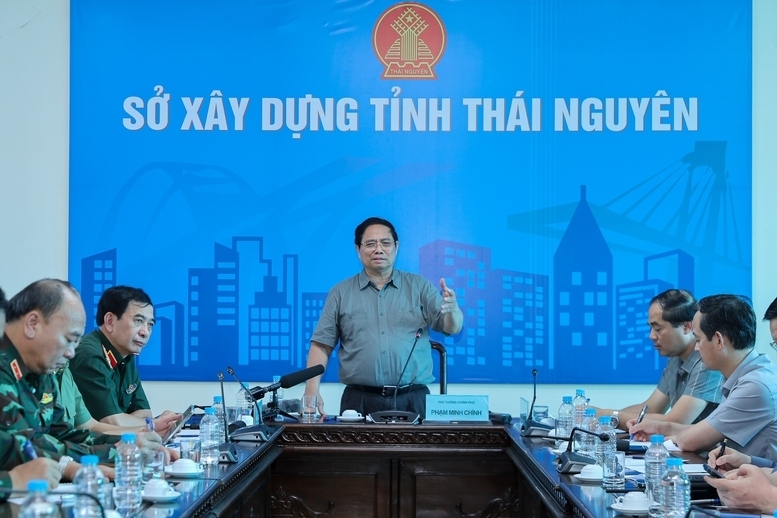 Thủ tướng Phạm Minh Chính chủ trì cuộc họp về công tác ứng phó, khắc phục hậu quả mưa lũ, thiên tai trên địa bàn Thái Nguyên với các biện pháp cả trước mắt và lâu dài - Ảnh: VGP/Nhật Bắc