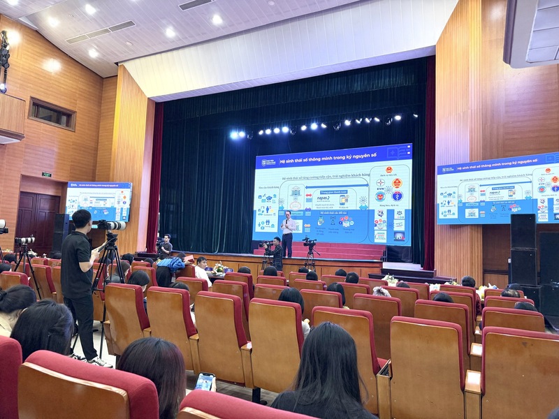 Tọa đàm “Phát triển nguồn nhân lực trong thời đại AI”. Ảnh: Hoàng Lan.