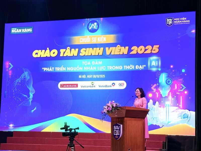 Bà Lê Thị Thúy Sen - Tổng Biên tập Thời báo Ngân hàng phát biểu khai mạc toạ đàm. Ảnh: Hoàng Lan