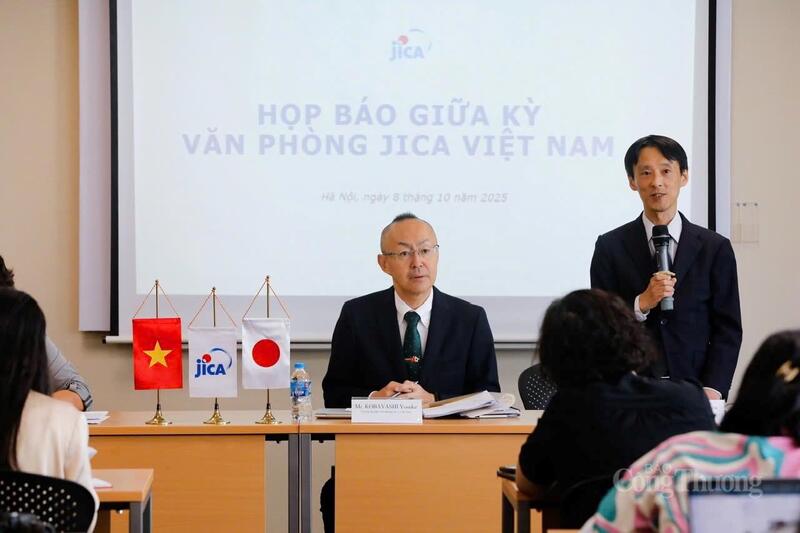 Việc chú trọng phát triển nguồn nhân lực chất lượng cao cùng thể chế minh bạch không chỉ giúp tăng năng suất lao động mà còn mở rộng cơ hội để doanh nghiệp Việt tham gia sâu hơn vào chuỗi giá trị toàn cầu