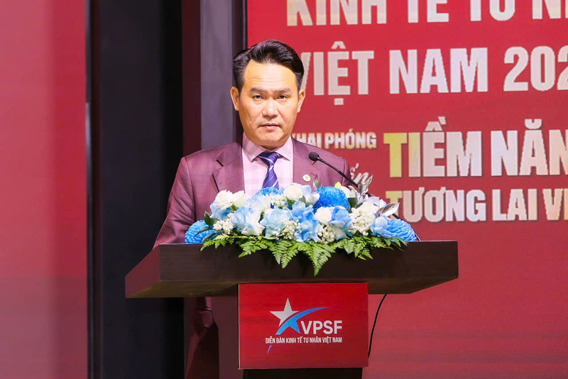 Ông Đặng Hồng Anh, Chủ tịch Hội Doanh nhân trẻ Việt Nam phát biểu tại họp báo