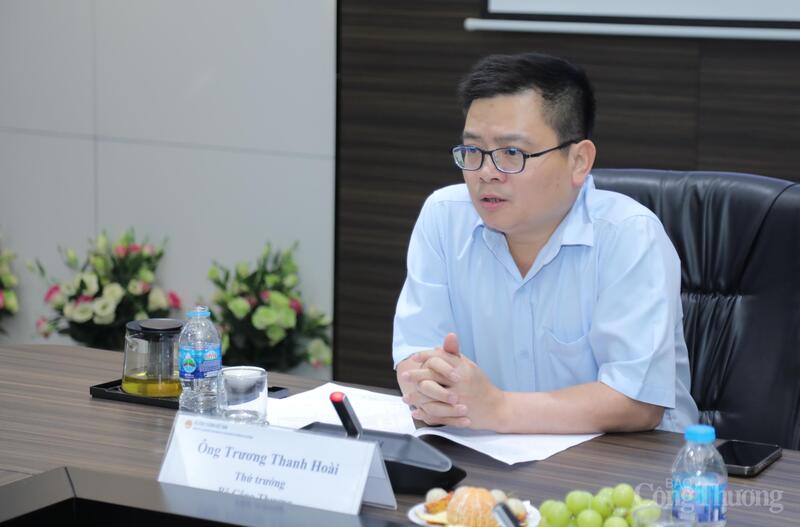 Thứ trưởng Bộ Công Thương Trương Thanh Hoài chủ trì hội thảo.