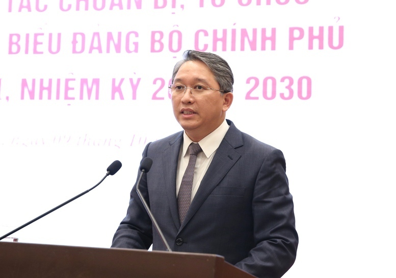 Bộ trưởng Bộ Tư pháp Nguyễn Hải Ninh trả lời câu hỏi của phóng viên về công tác hoàn thiện thể chế, xây dựng pháp luật. Ảnh: VGP/Nguyễn Hoàng.