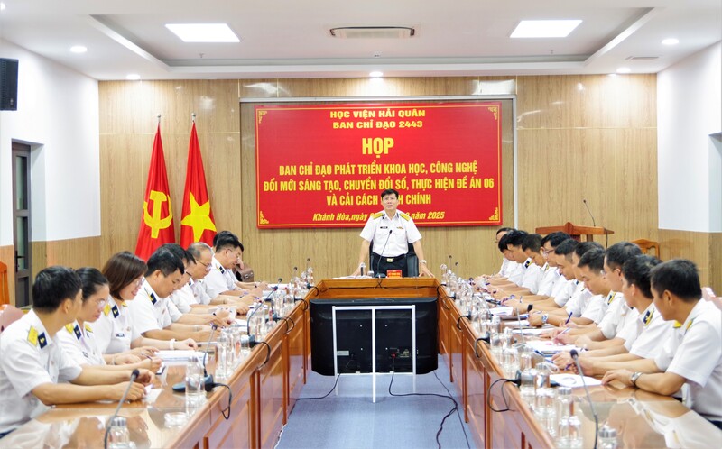 Quang cảnh buổi họp. Ảnh: Tứ Quân