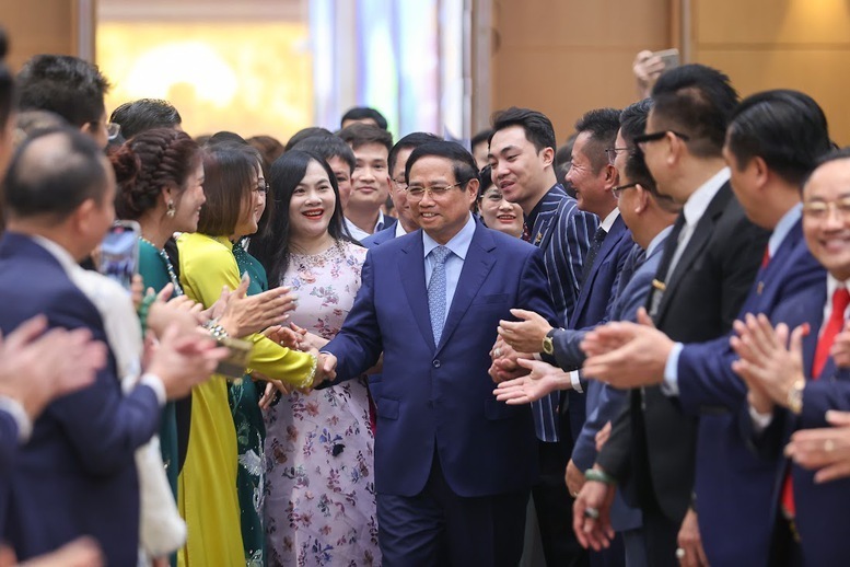Thủ tướng Phạm Minh Chính với các doanh nhân tại hội nghị. Ảnh: VGP/Nhật Bắc
