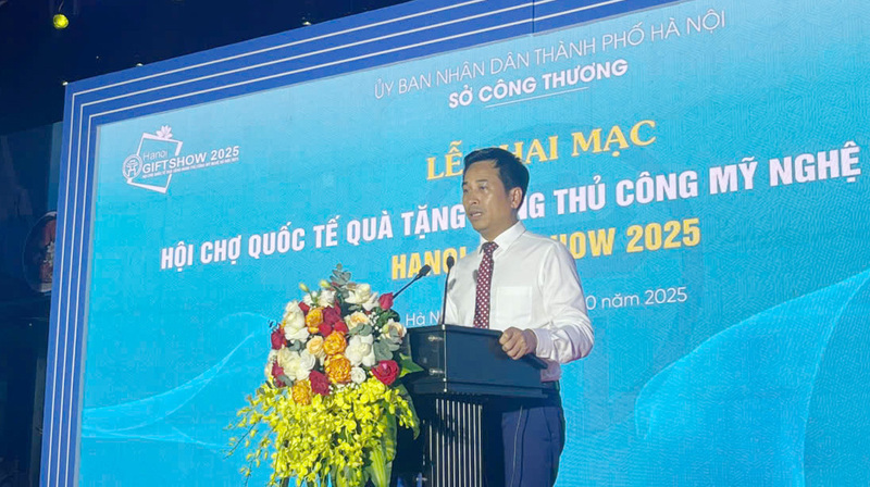 Ông Nguyễn Ánh Dương - Phó Giám đốc Sở Công Thương Hà Nội phát biểu tại lễ khai mạc Hội chợ. Ảnh: N.H.
