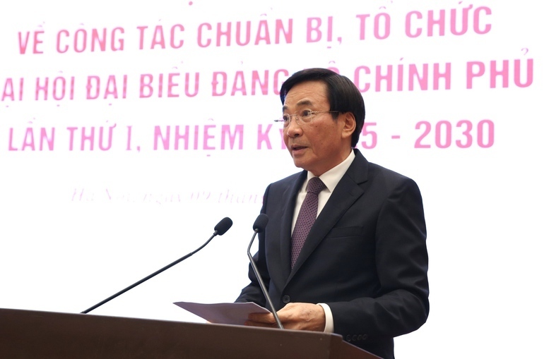 Bộ trưởng, Chủ nhiệm Văn phòng Chính phủ Trần Văn Sơn, Người phát ngôn của Chính phủ, thông báo những nội dung chủ yếu về công tác chuẩn bị, tổ chức Đại hội. Ảnh: VGP/Nguyễn Hoàng.