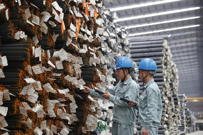Quý III/2025, sản lượng bán hàng thép cuộn cán nóng (HRC), thép xây dựng, thép chất lượng cao và phôi thép của Hoà Phát đạt 2,5 triệu tấn, giảm 4% so với quý trước và tăng 21% so với cùng kỳ năm 2024.