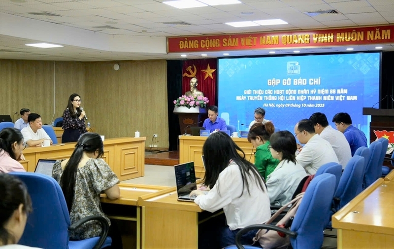 Quang cảnh họp báo.