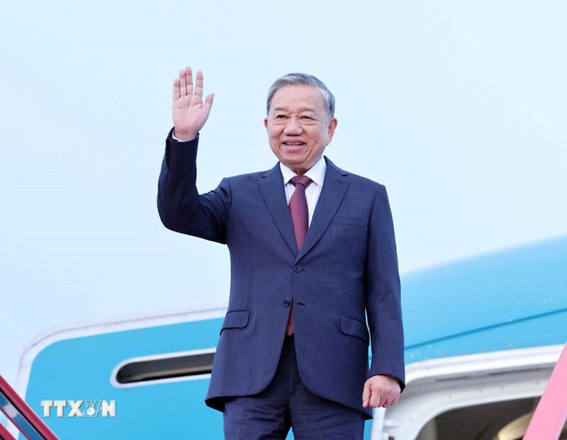 Tổng Bí thư Tô Lâm và Đoàn đại biểu cấp cao nước ta đã đến sân bay quốc tế Bình Nhưỡng. Ảnh: TTXVN