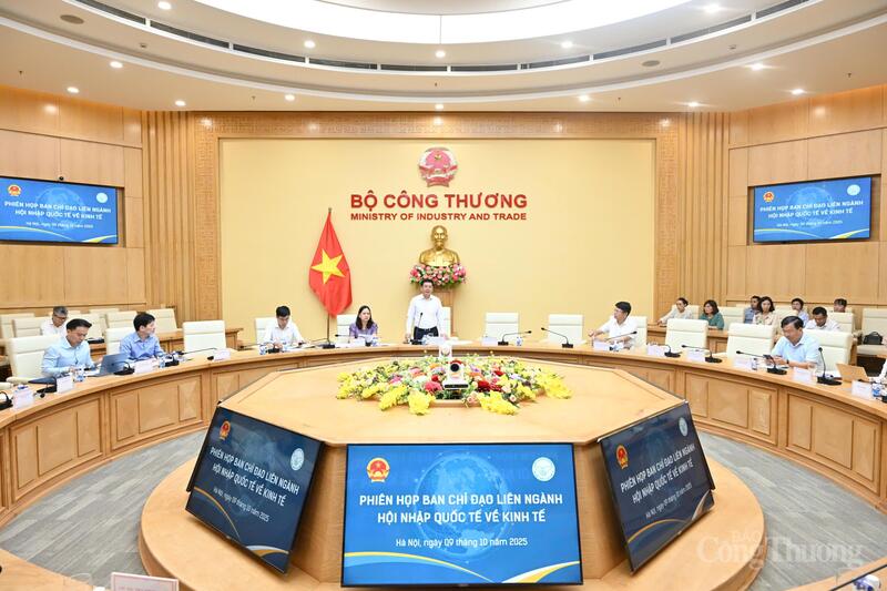 Bộ trưởng Bộ Công Thương Nguyễn Hồng Diên, Phó Trưởng Ban Chỉ đạo quốc gia về hội nhập quốc tế, Trưởng Ban Chỉ đạo liên ngành hội nhập quốc tế về kinh tế đã chủ trì phiên họp đầu tiên của Ban Chỉ đạo.