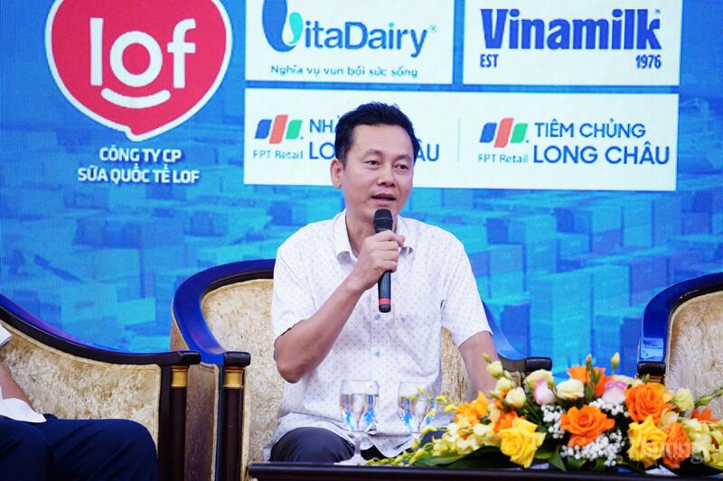 Ông Nguyễn Văn Thành, Trưởng Phòng Chính sách - Cục Thương mại điện tử và Kinh tế số (Bộ Công Thương) giải đáp câu hỏi của doanh nghiệp tham gia diễn đàn