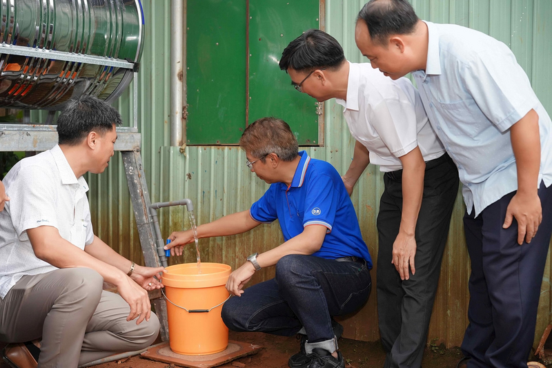 Nhiều hộ dân trong xã bày tỏ sự xúc động khi từ nay đã có nguồn nước sạch ổn định ngay tại bản, giúp sinh hoạt thuận tiện hơn, và đảm bảo nhu cầu thiết yếu của bà con