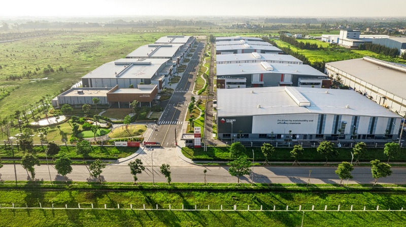 Dự án đặt tại Trung tâm công nghiệp Industrial Centre Yên Mỹ - nơi đã đạt chứng nhận LEED Vàng
