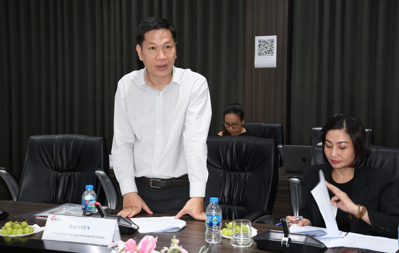 Đại diện Trường Đại học Công nghiệp TP. Hồ Chí Minh đóng góp ý kiến tại sự kiện. Ảnh: Minh Khuê.