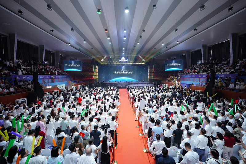 Sự kiện “Kỷ nguyên ánh sáng” được Vinalink Group tổ chức tại Nhà thi đấu Tây Hồ, Hà Nội.