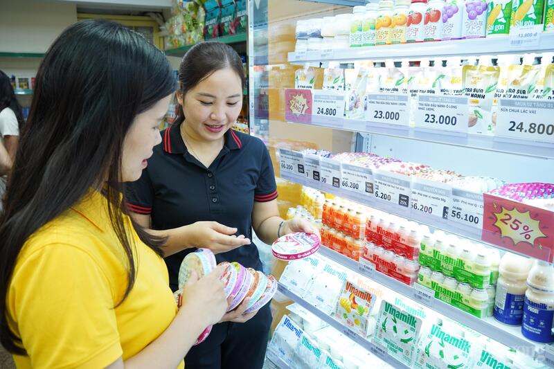 Tại mỗi điểm Bách hoá Bưu điện có khoảng 2.000 sản phẩm tiêu dùng thiết yếu.