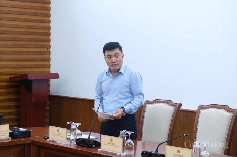ông Nguyễn Hữu Ngọc - Phó Chánh Văn phòng Bộ VHTTDL báo cáo kết quả quý III/2025. Ảnh: Lê An.