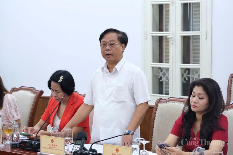 Ông Phạm Văn Thuỷ - Phó Cục trưởng Cục Du lịch Quốc gia Việt Nam thông tin về giải pháp thực hiện chỉ tiêu đón 25 triệu khách du lịch năm 2025. Ảnh: Lê An.