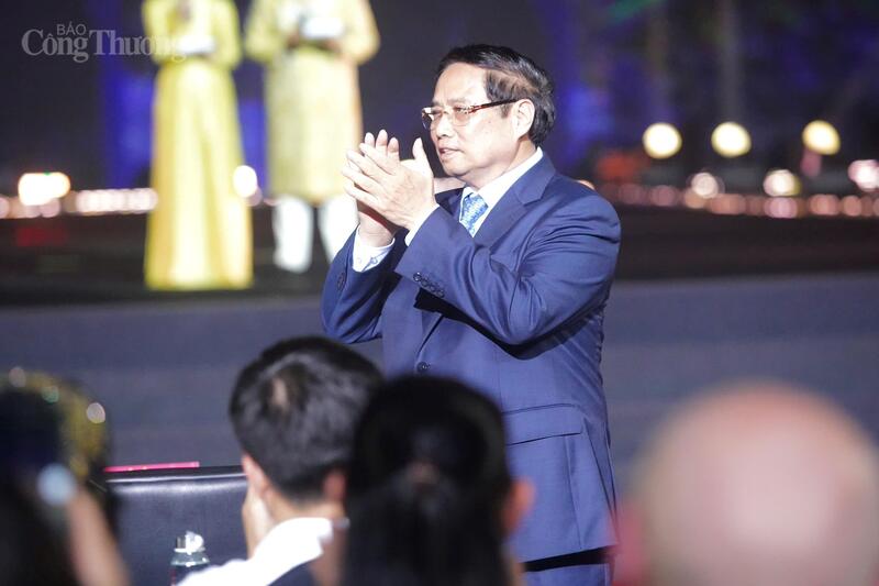 Thủ tướng Chính phủ Phạm Minh Chính tham dự khai mạc Lễ hội Văn hóa Thế giới tại Hà Nội lần thứ nhất. Ảnh: Nam Nguyễn