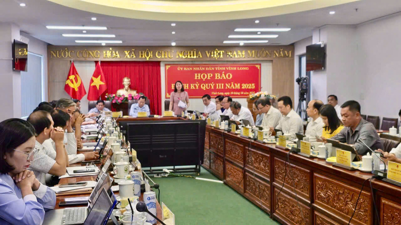 Quang cảnh cuộc họp báo quý III năm 2025 được tổ chức tại UBND tỉnh Vĩnh Long. Ảnh: Khánh Ngọc.