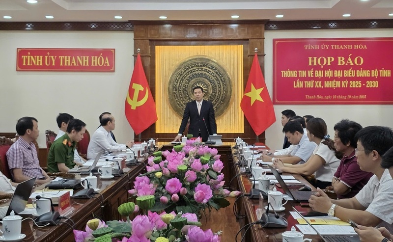 Ông Nguyễn Hồng Phong - Phó Bí thư Thường trực Tỉnh ủy Thanh Hóa chủ trì buổi họp báo.
