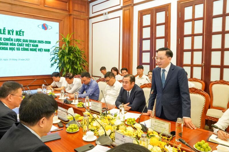 Ông Nguyễn Hữu Tú - Tổng giám đốc Vinachem phát biểu. Ảnh: VNC