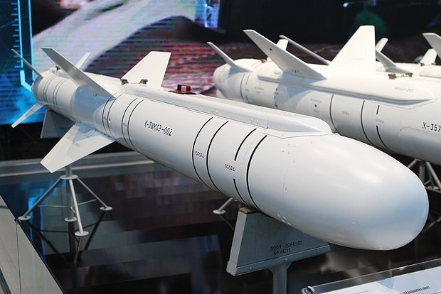 Không quân Nga bắt đầu sử dụng bom lượn tăng tầm bằng động cơ tên lửa tại Ukraine. Ảnh: Lenta