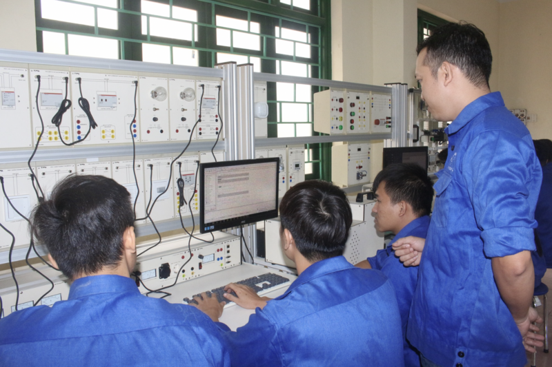 Trong năm học 2025-2026, Trường Cao đẳng Công nghiệp Thái Nguyên chú trọng thực hiện các chương trình đào tạo gắn với doanh nghiệp