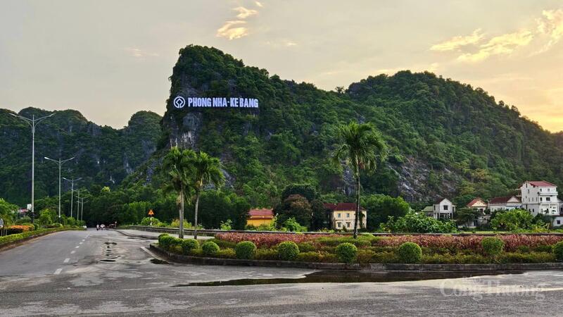 Đường vào Trung tâm Du lịch Phong Nha.